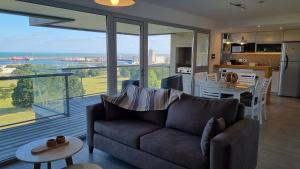 พื้นที่นั่งเล่นของ Piso Premium Vistas Mar & Golf