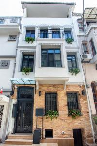 ein Apartmenthaus in der Stadt Milan in der Unterkunft Sayina Hotel in Istanbul