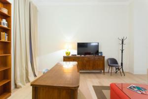 A television and/or entertainment centre at Keys of Italy / Valpetrosa 10 - Touch of Elegance