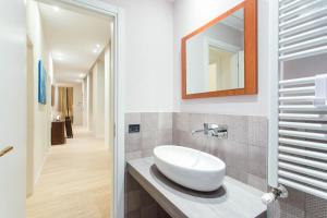 A bathroom at Keys of Italy / Valpetrosa 10 - Touch of Elegance