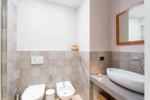 A bathroom at Keys of Italy / Valpetrosa 10 - Touch of Elegance