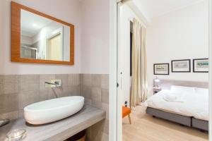 A bed or beds in a room at Keys of Italy / Valpetrosa 10 - Touch of Elegance