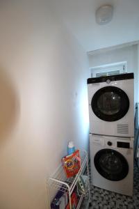 a washer and dryer in a corner of a room at HSH Apartments in Pressath