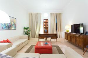 A television and/or entertainment centre at Keys of Italy / Valpetrosa 10 - Touch of Elegance