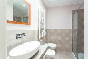 A bathroom at Keys of Italy / Valpetrosa 10 - Touch of Elegance