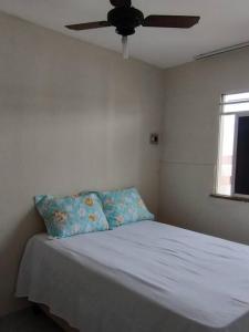 Ein Bett oder Betten in einem Zimmer der Unterkunft Na Atalaia melhor point de Aju