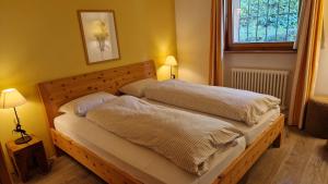 מיטה או מיטות בחדר ב-Aparthotel Chesa Bellaval
