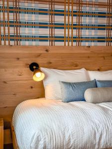 Una cama o camas en una habitación de Explorer Rest & Recreation