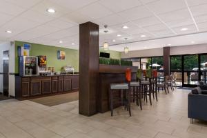 a lobby with a bar and a restaurant at Best Western Albemarle Inn in Albemarle