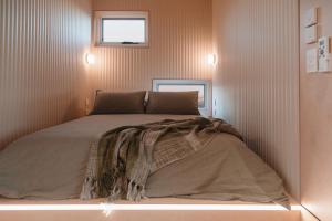 En eller flere senge i et værelse på Pod-e Luxury Accommodation - Mulla Mulla