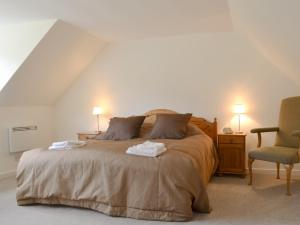En eller flere senger på et rom på Glenmeanich Cottage - Uk33789