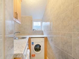 a laundry room with a washing machine and a sink at The Shrubbery in Worcester