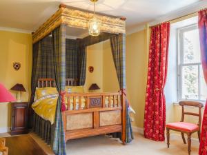 a bedroom with a canopy bed with a mirror at Dalnaglar Castle - Uk7072 in Cray