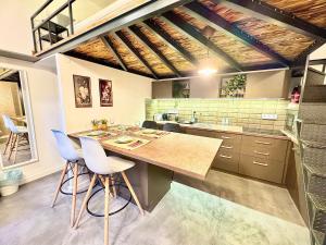Kuchyň nebo kuchyňský kout v ubytování Dream Design Apartment - 3 bedrooms & Finn Sauna