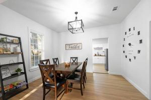 Fotografie z fotogalerie ubytování New Charming 2-Bedroom Home Minutes to Downtown v destinaci Waco + 23 fotografií