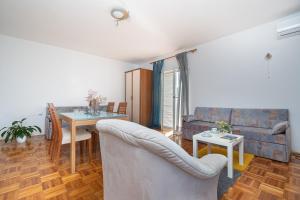 Galeriebild der Unterkunft Apartment Sukosan 5863a in Sukošan