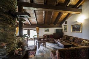 Posezení v ubytování Hotel Baita Cretaz