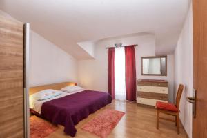 Posteľ alebo postele v izbe v ubytovaní Apartments by the sea Brodarica, Sibenik - 466 + 37 fotografií