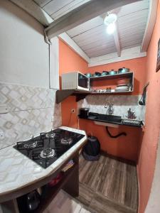 Una cocina o zona de cocina en CHALÉS ARCO ÍRIS - Para quem procura simplicidade e uma excelente localização