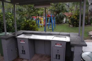 COST EFFECTIVE ISLAND ESCAPE! Studio Unit, Nelly Bay的儿童游玩区