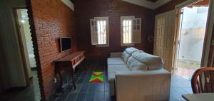 O zonă de relaxare la Casa Sol&Mar com Piscina na Beira da Praia Guriri