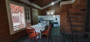 Kuchyň nebo kuchyňský kout v ubytování Casa Sol&Mar com Piscina na Beira da Praia Guriri
