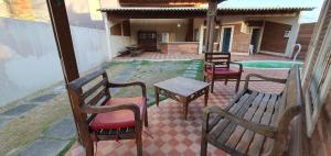 Bazén v ubytování Casa Sol&Mar com Piscina na Beira da Praia Guriri nebo v jeho okolí