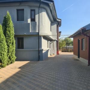 Budova, kde se penzion nachází + 27 fotografií