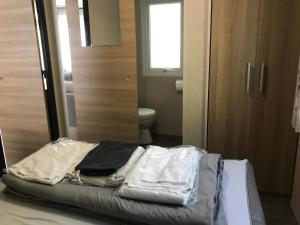 Posteľ alebo postele v izbe v ubytovaní MH-6 PERS-3 CH-2 SDB-lave vaisselle-lave linge - WIFI GARANTIE - grande terrasse