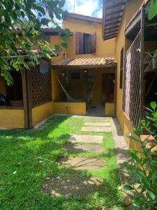 an outside view of a house with a yard at Chalé Praia de Boiçucanga in Boicucanga