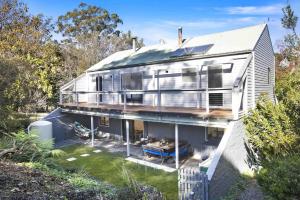 una vista aérea de una casa en Comrie, Bundanoon, en Bundanoon