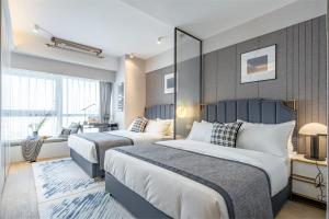 מיטה או מיטות בחדר ב-BORUISI Executive Apartment