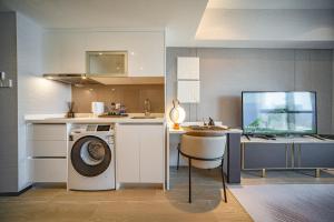 Kuchyň nebo kuchyňský kout v ubytování BORUISI Executive Apartment + 34 fotografií
