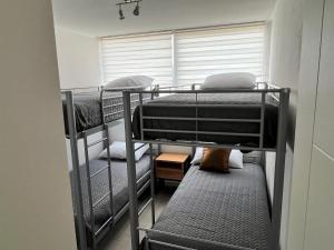 two bunk beds in a room with a window at Departamento Reñaca alto in Viña del Mar +25 photos