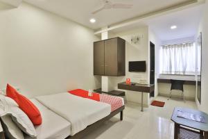 Μια τηλεόραση ή/και κέντρο ψυχαγωγίας στο Hotel Isher International