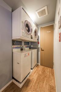 a laundry room with a washer and a dryer at KandO Hostel Ueno in Tokyo