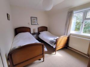 two beds in a small room with a window at 3 bed in Scourie SU164 in Rhiconich