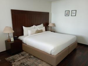 מיטה או מיטות בחדר ב-Woodsmoke Retreat