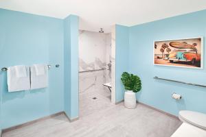 Bagno di Margaritaville Hotel San Diego Gaslamp Quarter