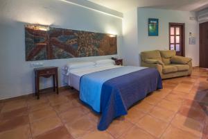 Postel nebo postele na pokoji v ubytování Hotel de Naturaleza Rodalquilar & Spa Cabo de Gata