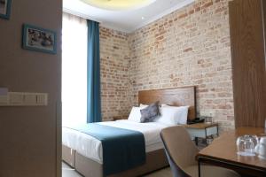 A bed or beds in a room at GALATAHAN Hotel Istanbul Karakoy