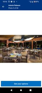 Astoria Palawan في San Jose: لقطه شاشة مطعم به طاولات وكراسي
