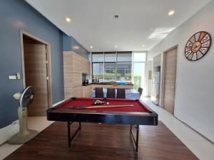 a living room with a pool table in it at บีชทาวน์ ชะอำ พูลวิลล่า ห่างหาดชะอำ2กม Beach town cha-am poolvilla from Cha-Am beach just 2km in Cha Am