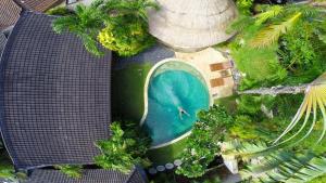 an overhead view of a swimming pool on a roof at Villa Kubu Seminyak in Seminyak