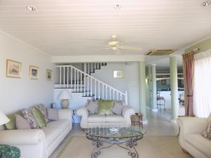 Istumisnurk majutusasutuses The Pelican #3 - Spacious 3 bedroom 2,5 bath waterfront townhome in the heart of Rodney Bay, townhouse