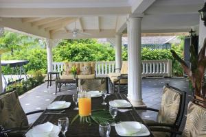 Балкон или терраса в Villa Ashiana - Beautiful 3-bedroom villa in Marigot Bay villa +25 фотографий