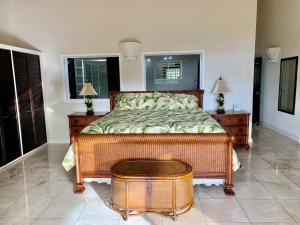 Кровать или кровати в номере Villa Ashiana - Beautiful 3-bedroom villa in Marigot Bay villa