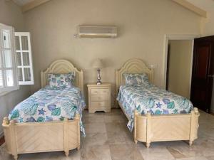 Кровать или кровати в номере Villa Ashiana - Beautiful 3-bedroom villa in Marigot Bay villa