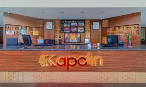 a restaurant with a bar with a kogi sign at Treebo Trend Kapalin Resorts With Mountain View in Manāli