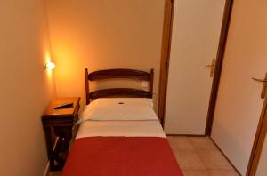 Kama o mga kama sa kuwarto sa Hotel Properzio